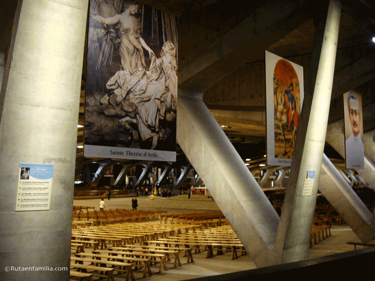 Basilica-Pio-X-Lourdes-©Rutaenfamilia.com