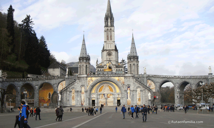 Basilica-del-rosario-Santuario-de-Lourdes-©Rutaenfamilia.com