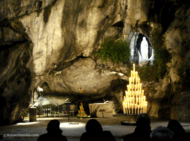 Santuario-de-Lourdes-la-Gruta-©Rutaenfamilia.com