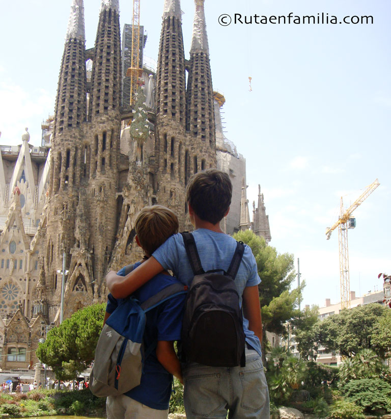 Ruta por la Barcelona de Gaudí con niños