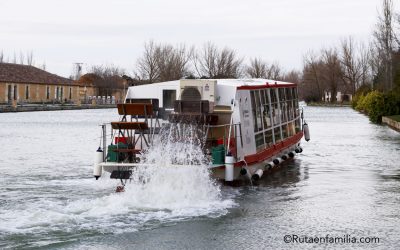 Tren turístico del Canal de Castilla en familia