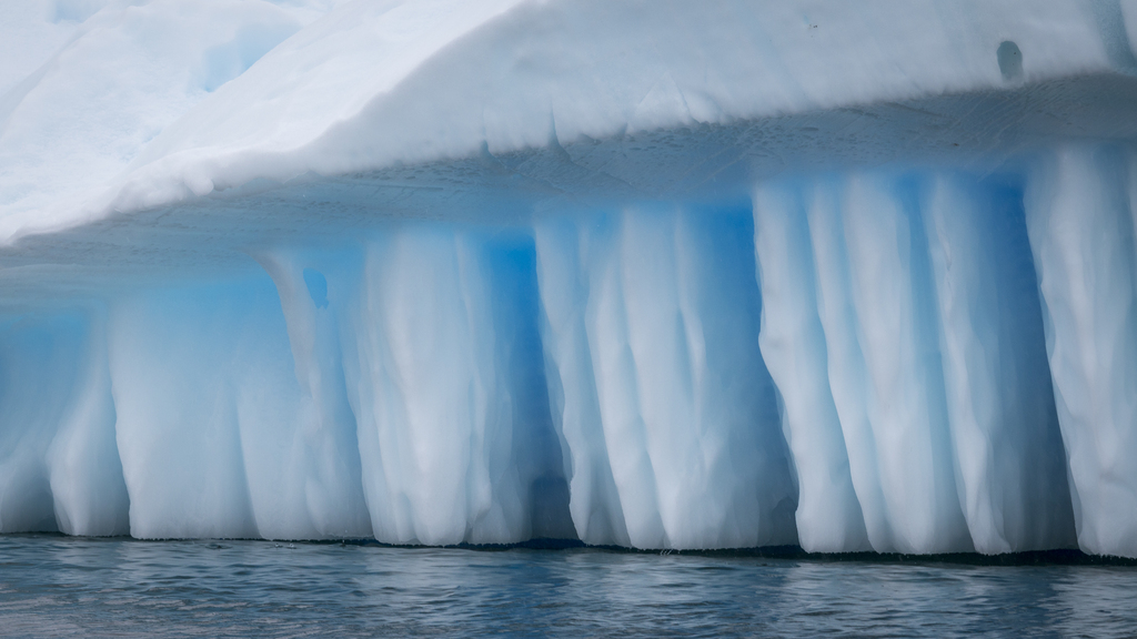 Ice-Paradise-Bay-Antarctica