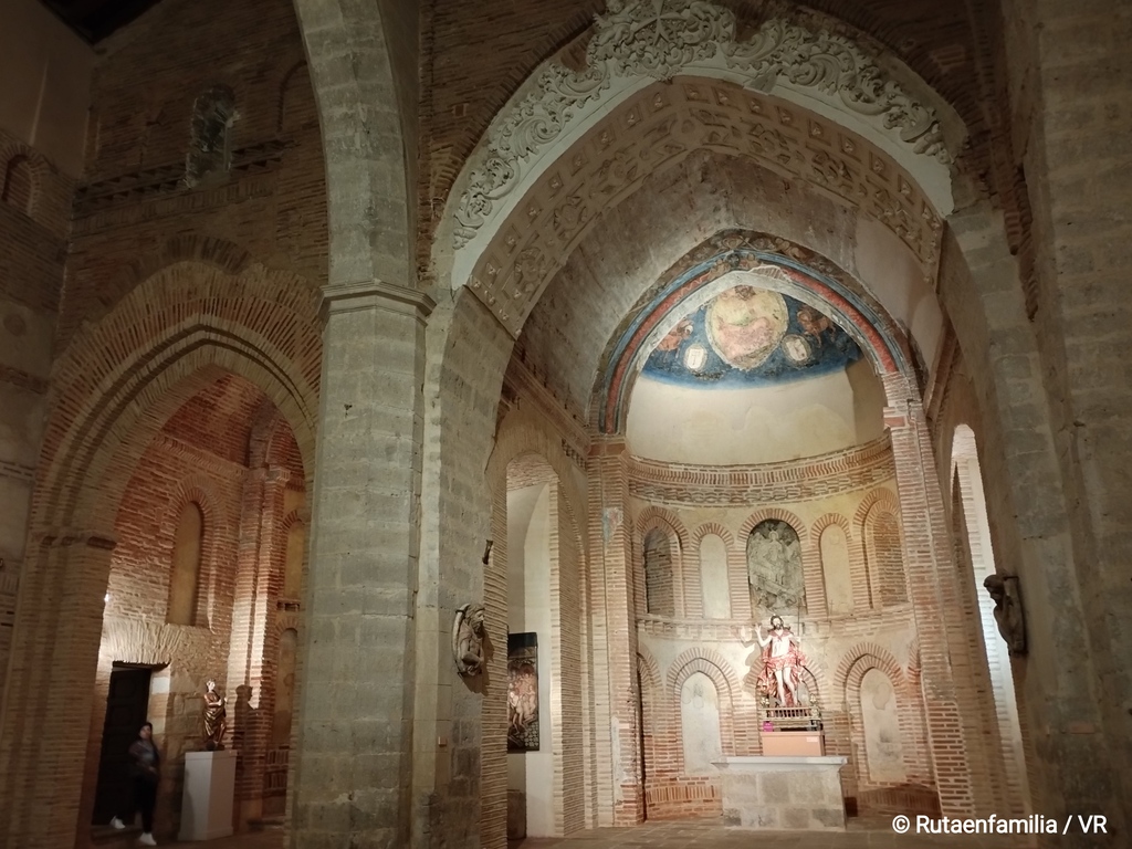 Interior-de-la-igleisa-del-Santo-Sepulcro