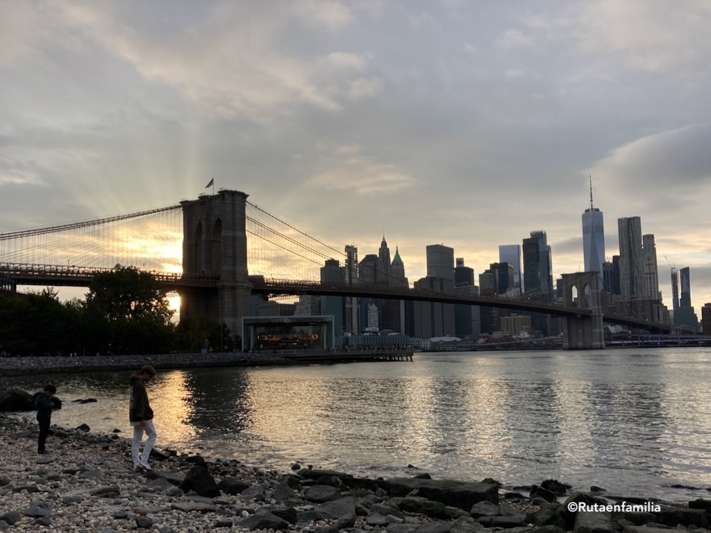Puente de Brooklyn atardecer sky line Nueva York