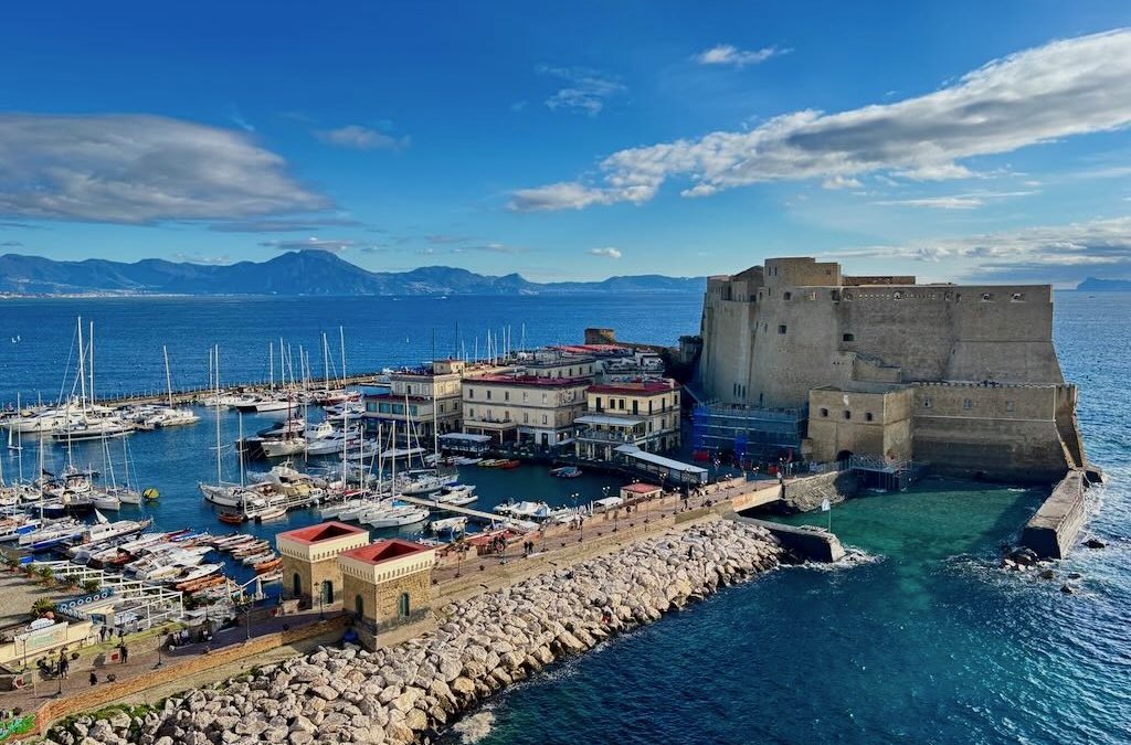 Castel dell’Ovo y Vesubio en Nápoles con niños