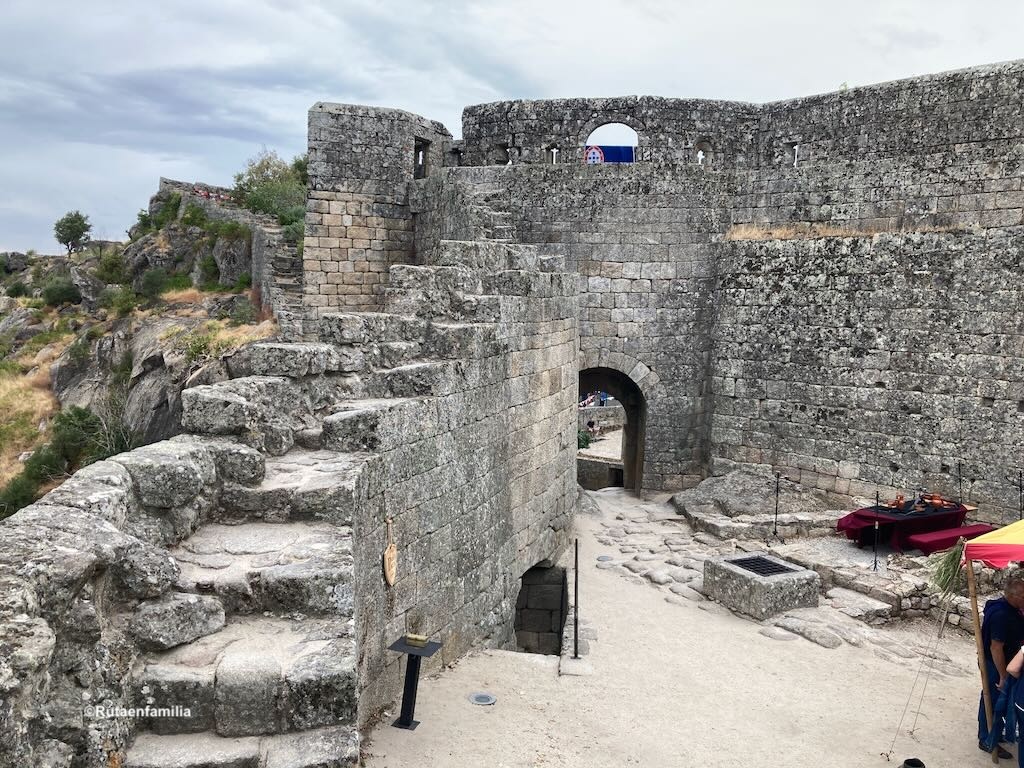 paisaje dela aldea histórica de Sortelha en la región Centro de Portugal