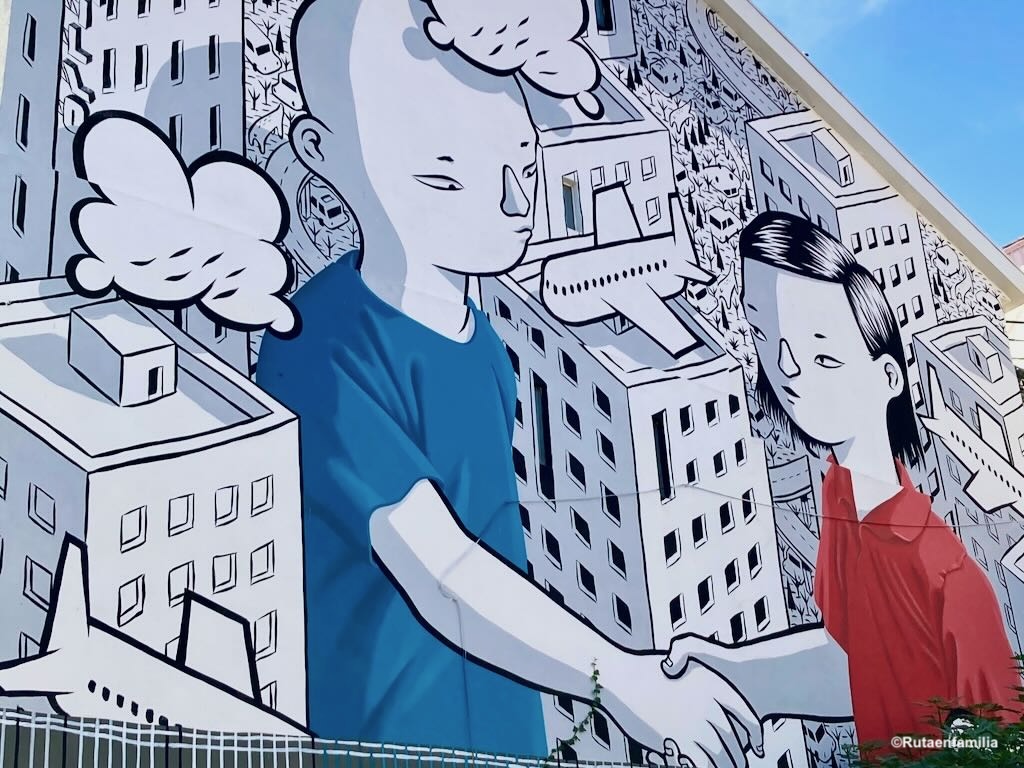 mural del telar y la paz en Covilhã