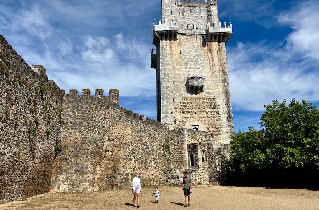 Castillo de Beja con niños en el Alentejo portugués
