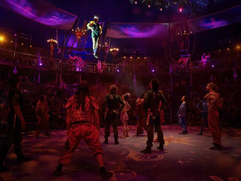 Peter Pan sobrevuela al público en la Arena de The Island of NEVERLAND, espectáculo inmersivo para familias en Madrid