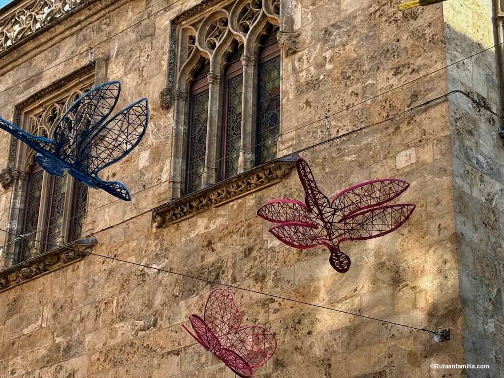 Vista del casco histórico de Perpiñán, ciudad ideal para viajar en familia