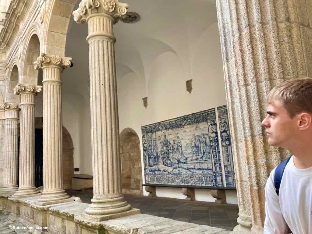 claustro de la catedral de Viseu sobre los restos del castillo de Teresa de León
