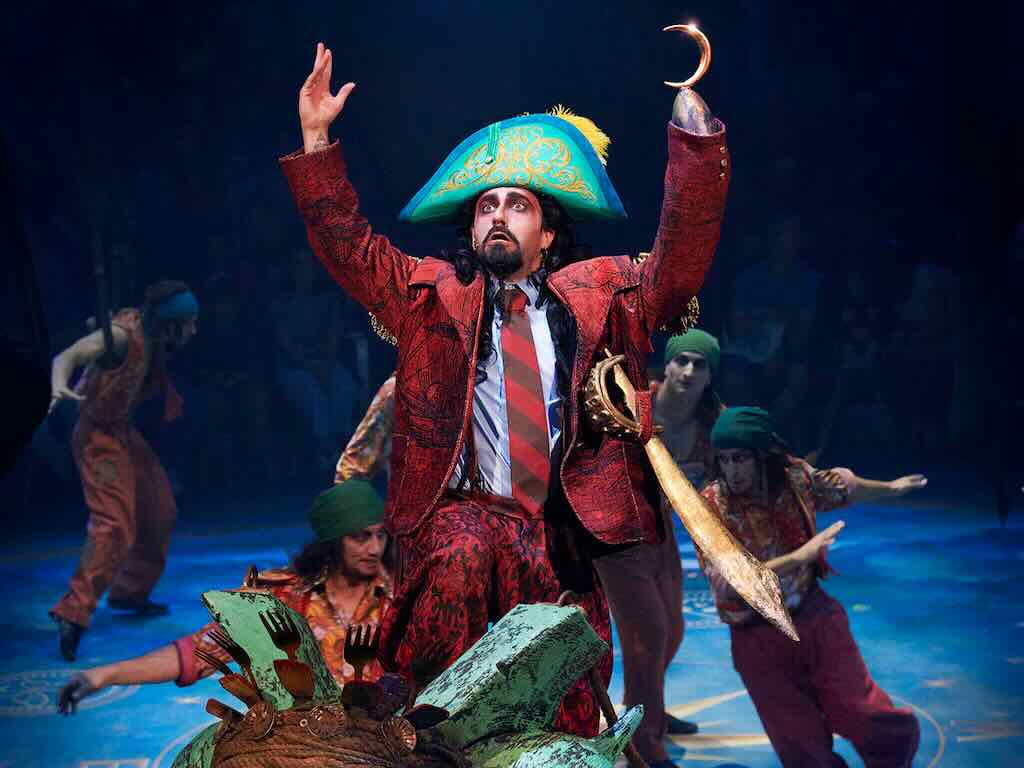 El Capitán Garfio con sus piratas en The Island of NEVERLAND, espectáculo familiar en Espacio Delicias