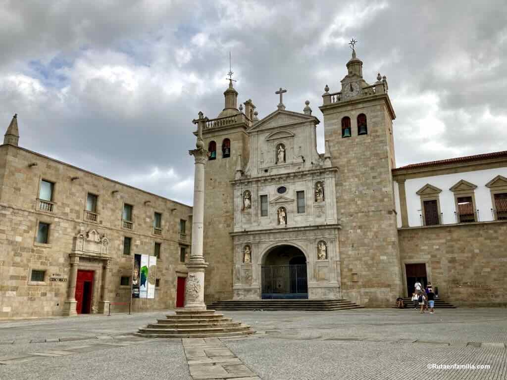 Viseu con niños: catedral de la Sé y Largo da Sé